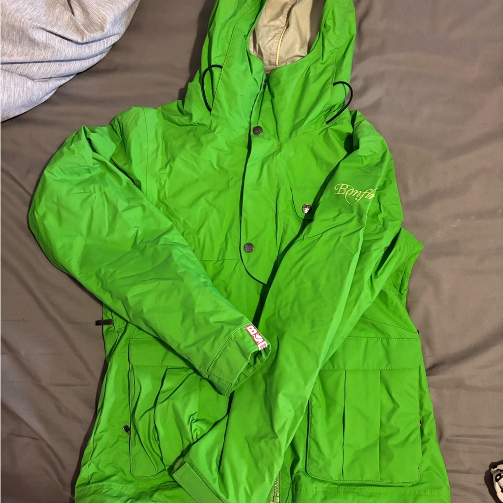 Women's ski/snowboard gear